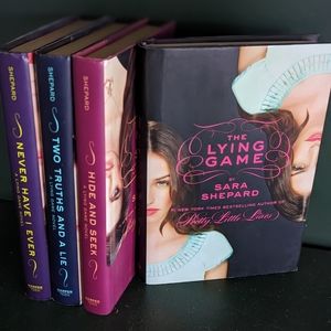 12 Pretty Little Liars Books